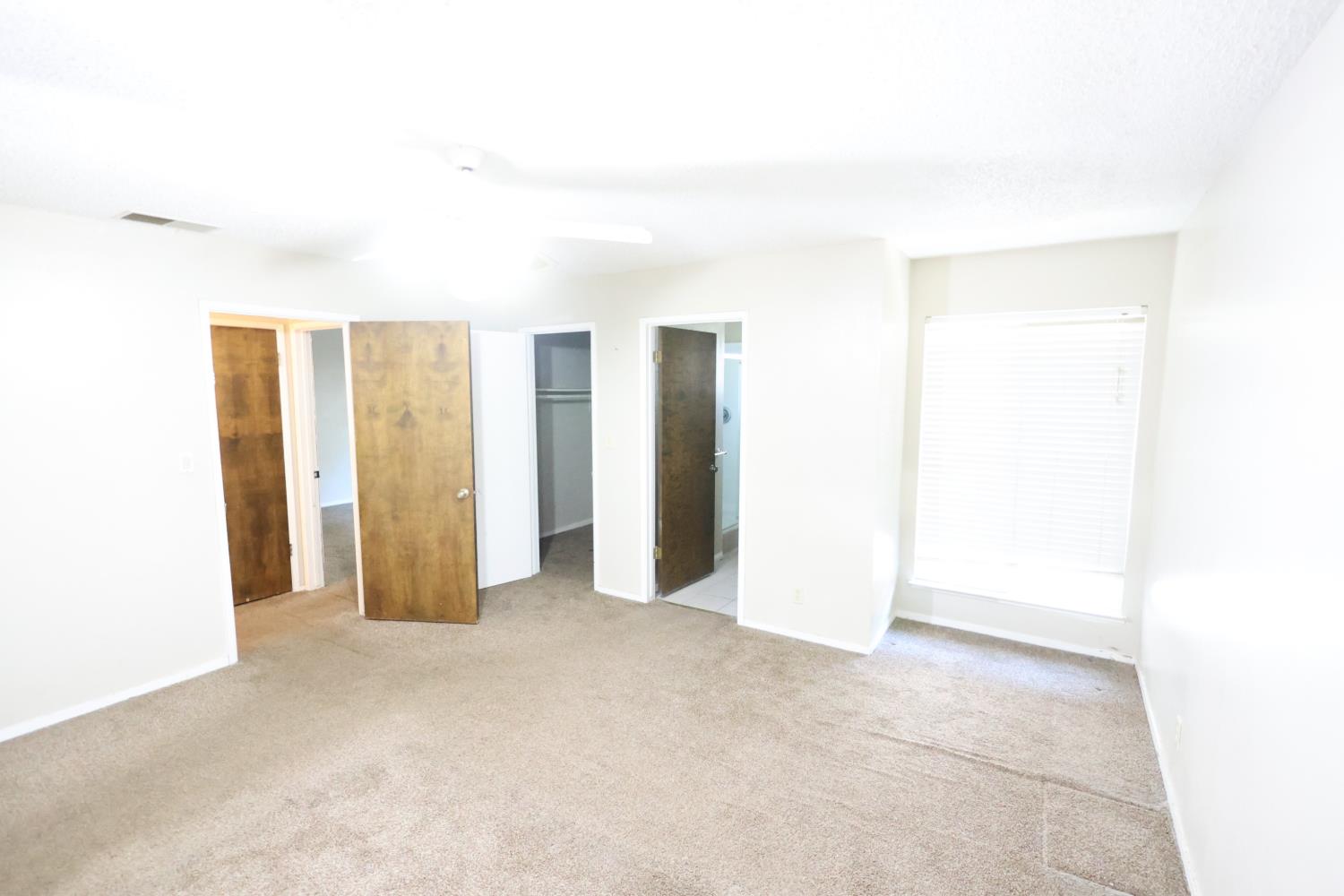 1058 Pierce Dr, Clovis, CA 93612