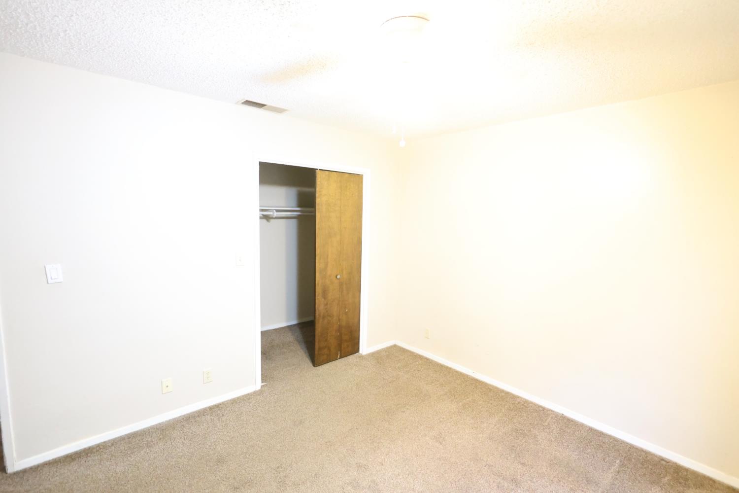 1058 Pierce Dr, Clovis, CA 93612
