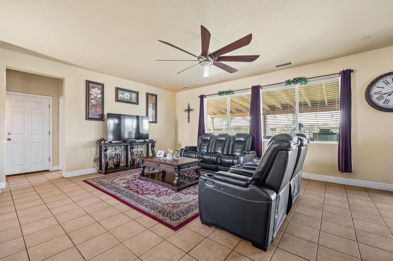 1751 Mitchell St, Selma, CA 93662