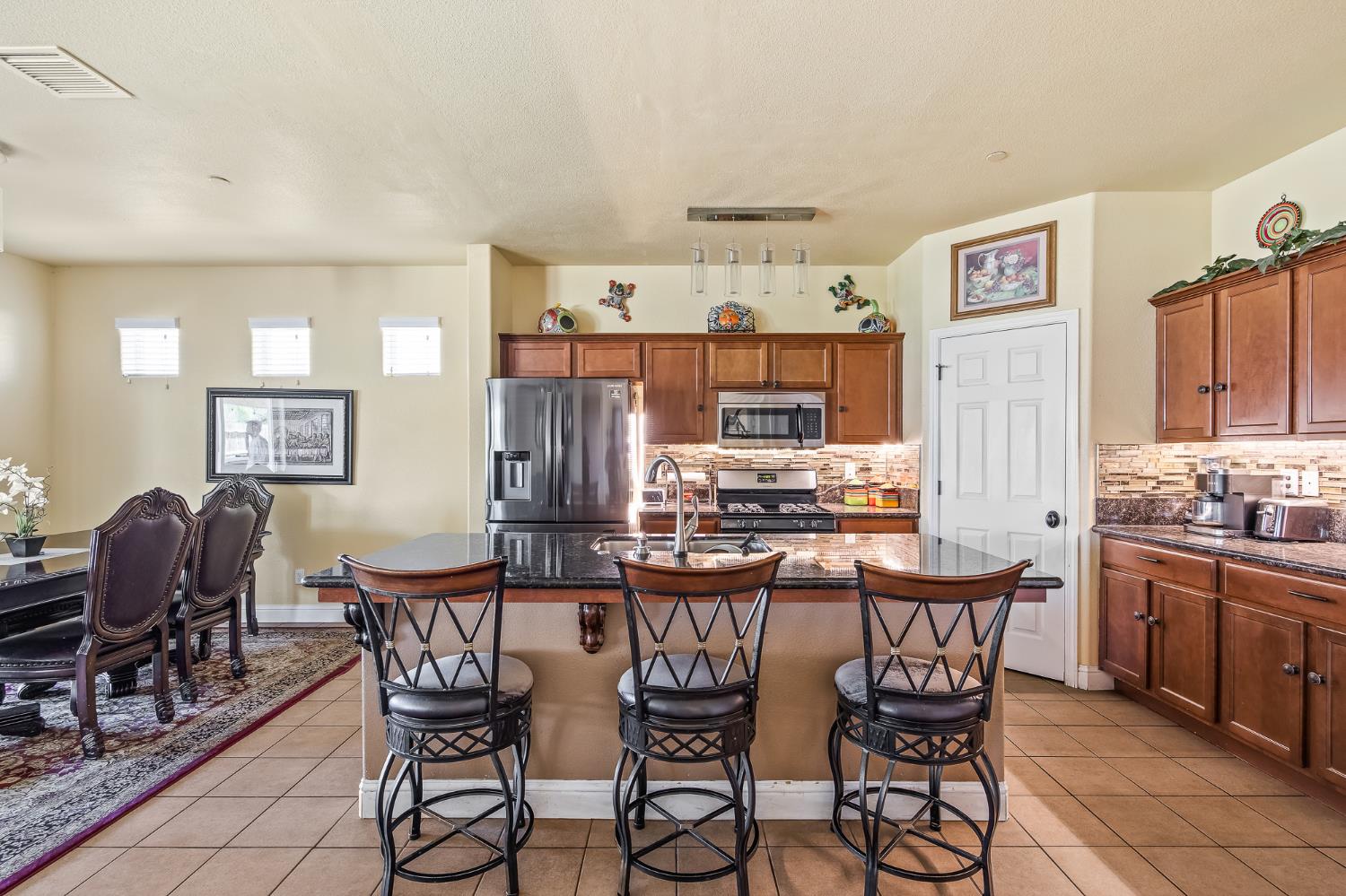 1751 Mitchell St, Selma, CA 93662