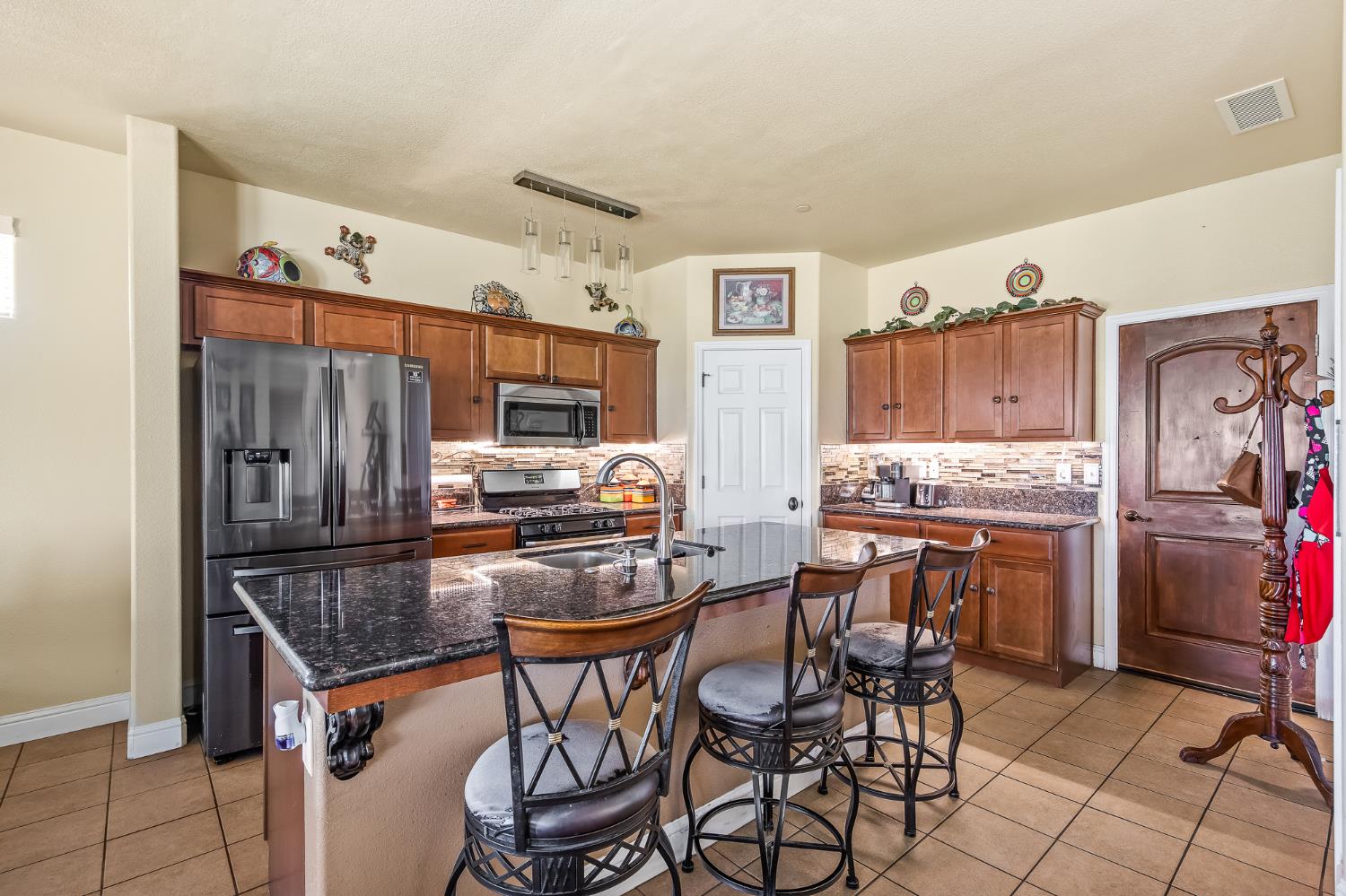 1751 Mitchell St, Selma, CA 93662