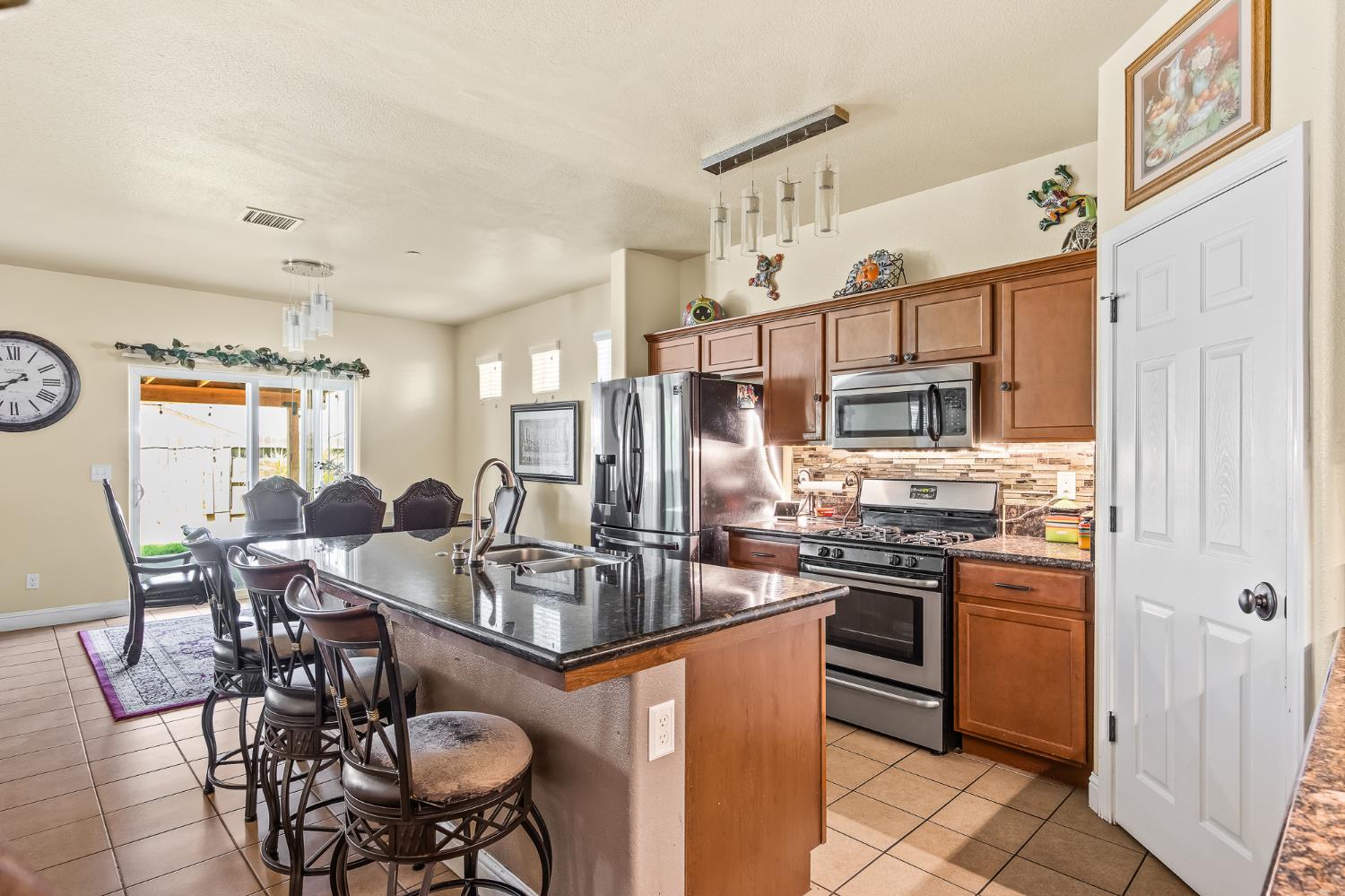 1751 Mitchell St, Selma, CA 93662