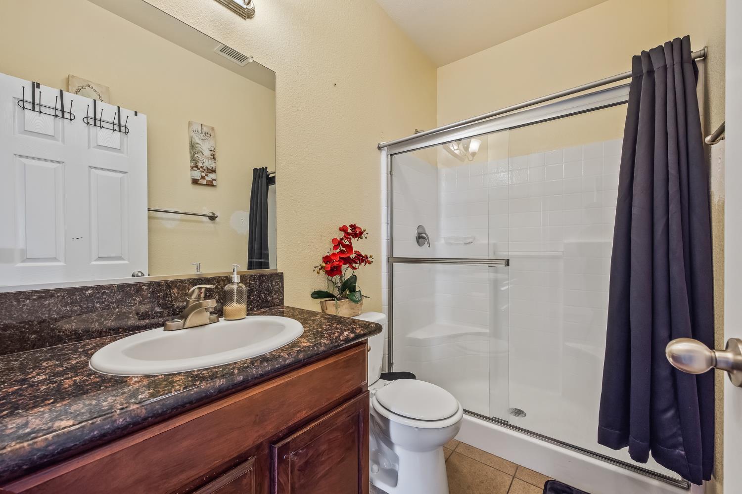 1751 Mitchell St, Selma, CA 93662