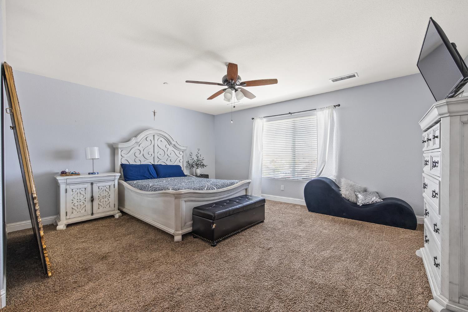 1751 Mitchell St, Selma, CA 93662