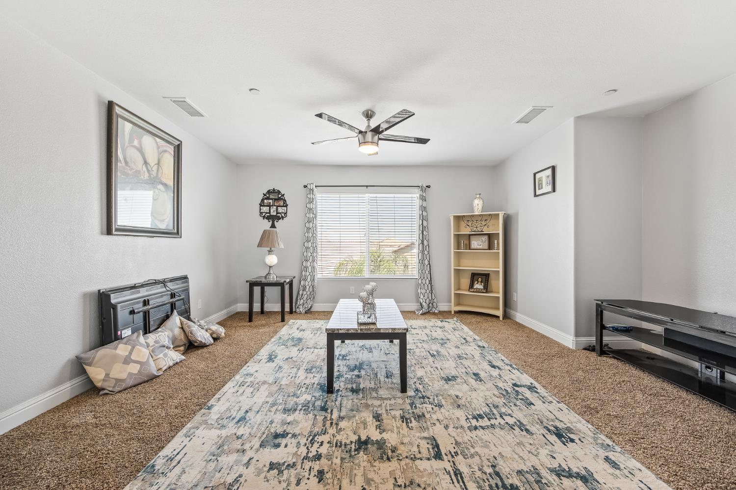1751 Mitchell St, Selma, CA 93662
