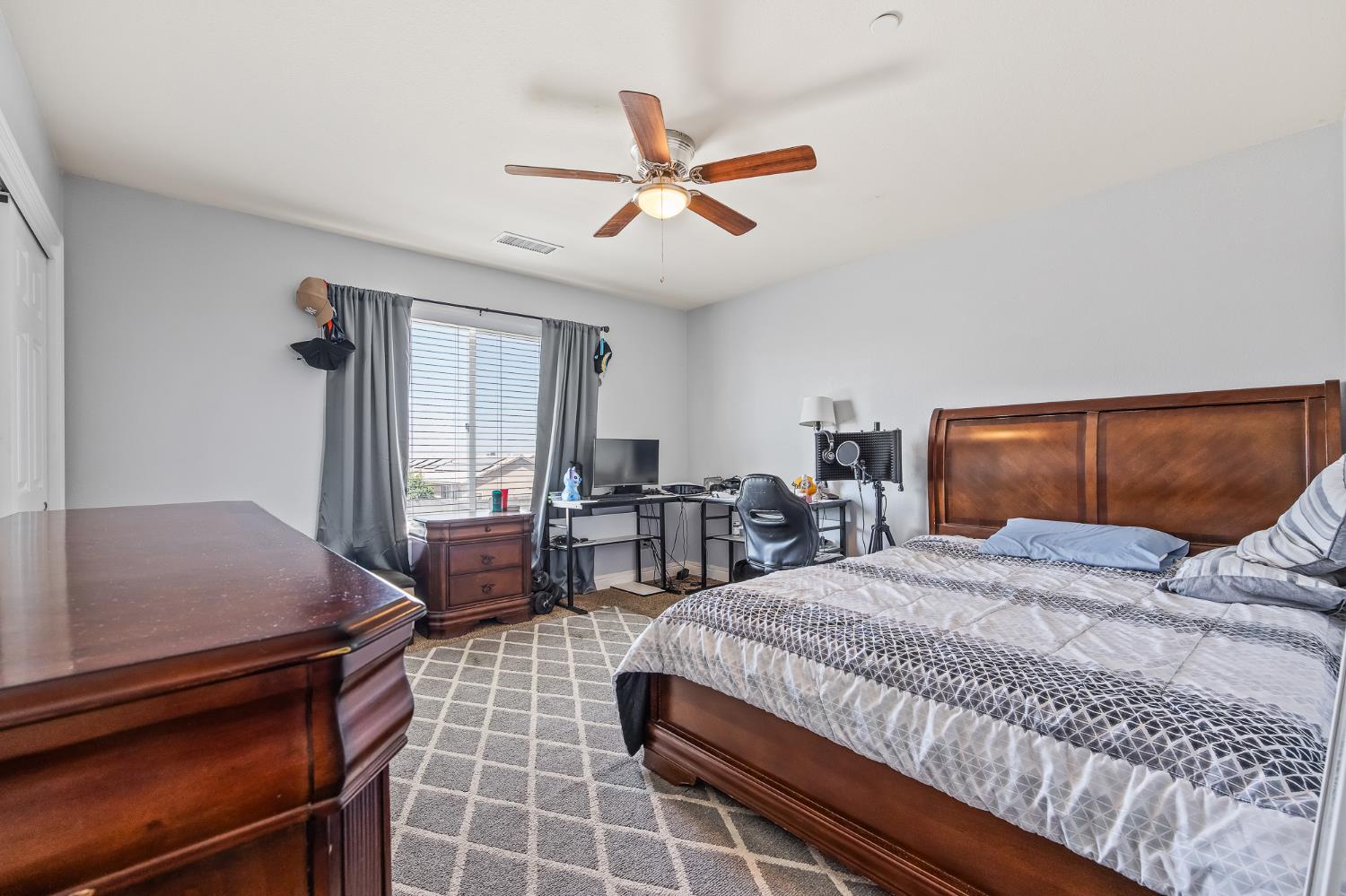 1751 Mitchell St, Selma, CA 93662
