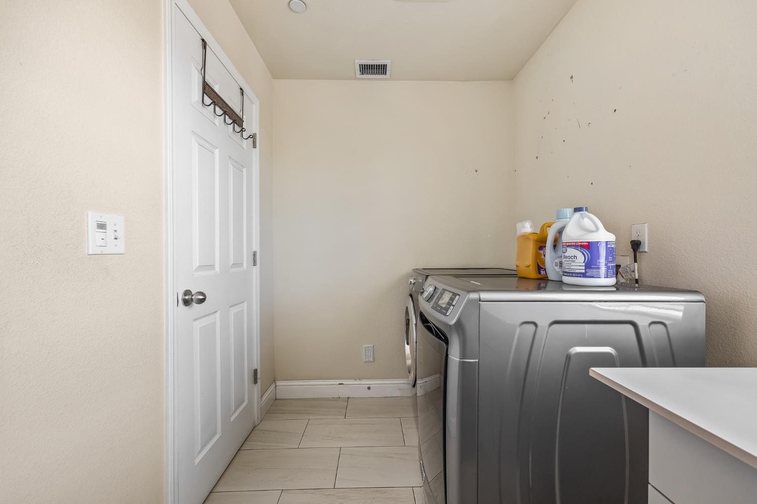 1751 Mitchell St, Selma, CA 93662