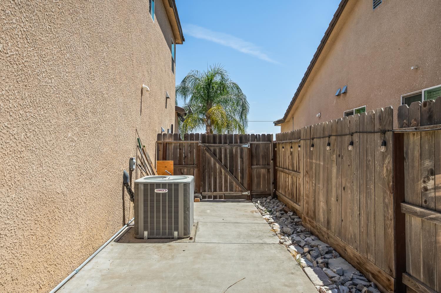 1751 Mitchell St, Selma, CA 93662