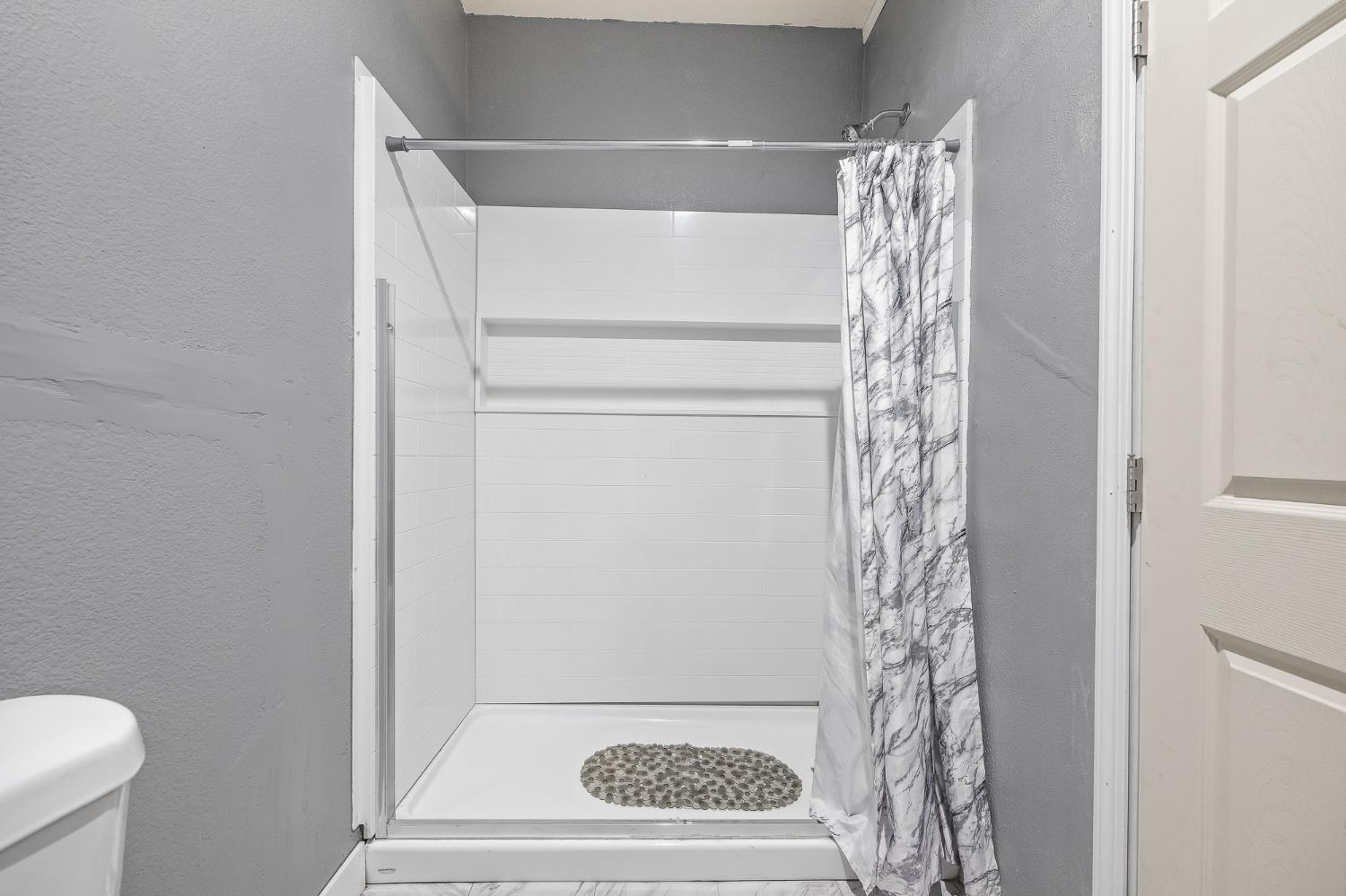 1751 Mitchell St, Selma, CA 93662