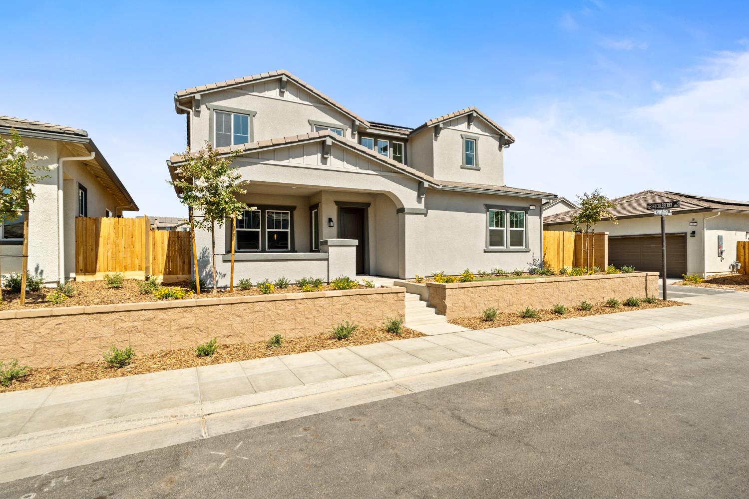 1130 Ponderosa Way W, Madera, CA 93636