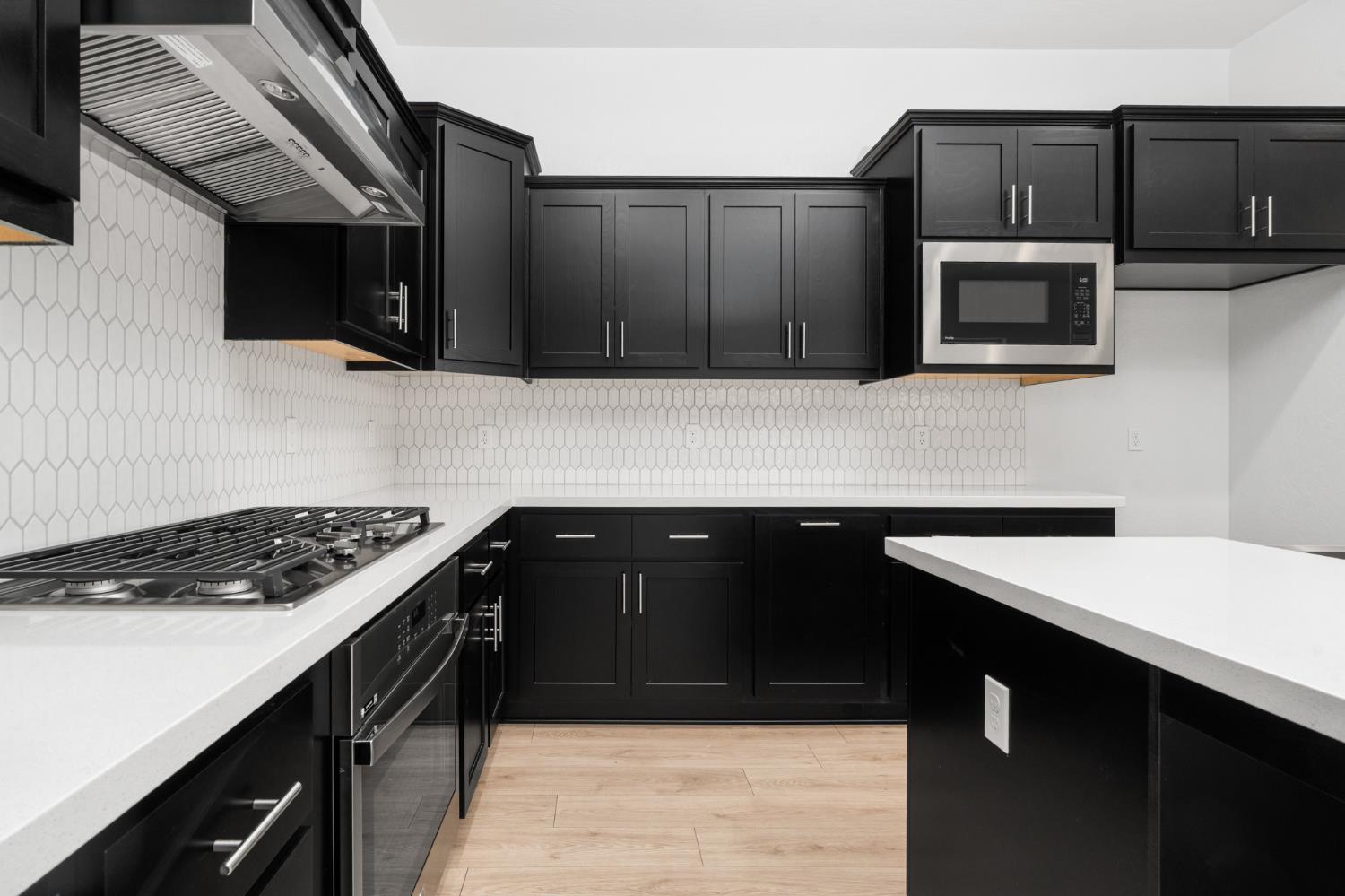 1130 Ponderosa Way W, Madera, CA 93636