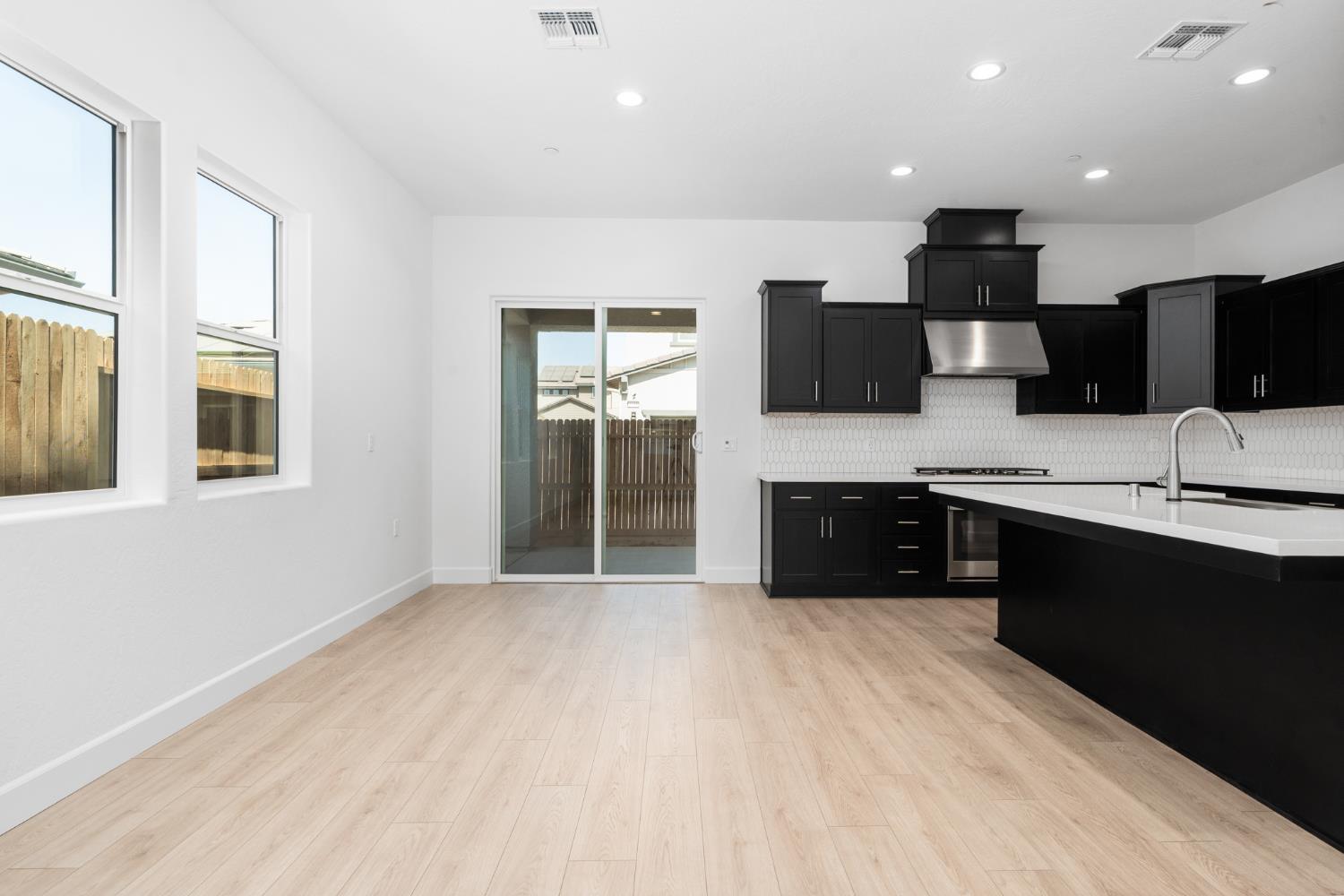 1130 Ponderosa Way W, Madera, CA 93636