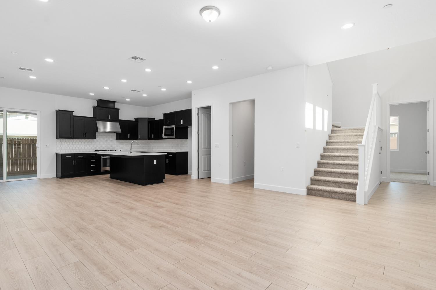 1130 Ponderosa Way W, Madera, CA 93636