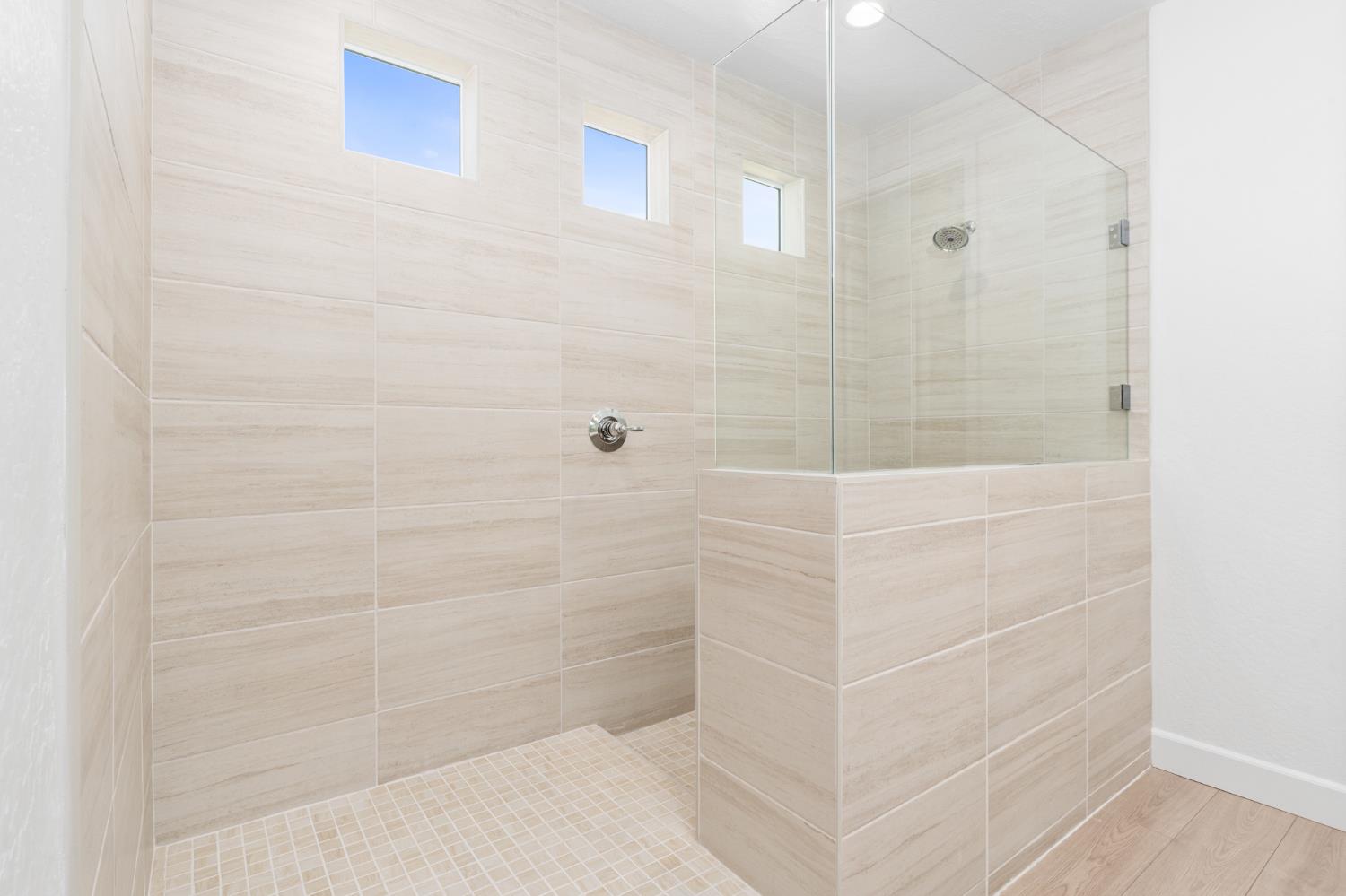 1130 Ponderosa Way W, Madera, CA 93636