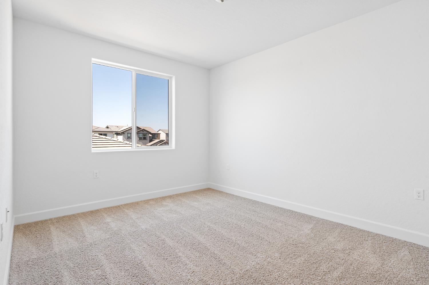 1130 Ponderosa Way W, Madera, CA 93636