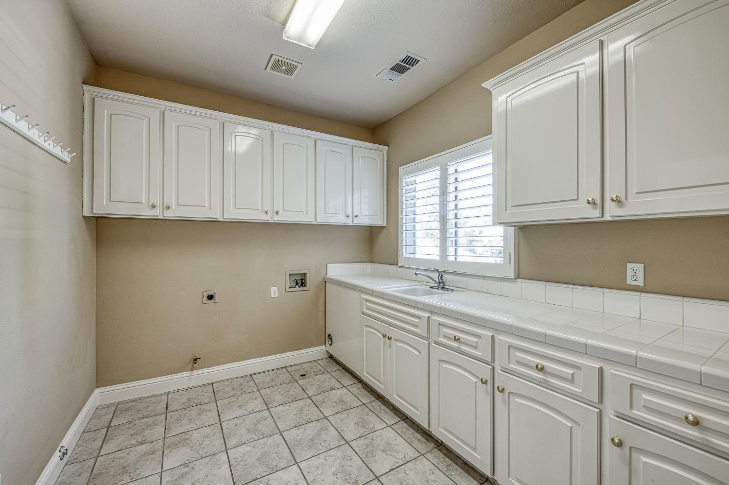 333 W River Ct, Fresno, CA 93711