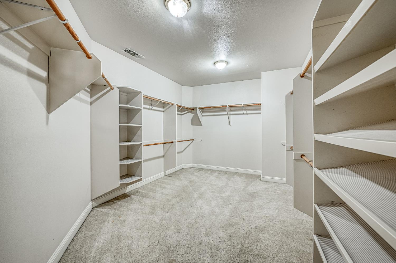 333 W River Ct, Fresno, CA 93711