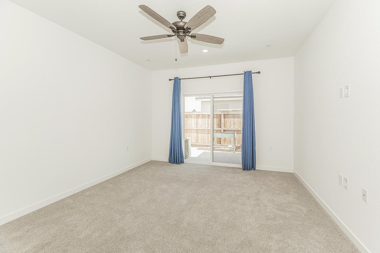 1021 Plum Tree Ave, Clovis, CA 93619