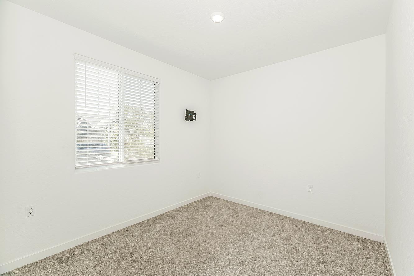 1021 Plum Tree Ave, Clovis, CA 93619