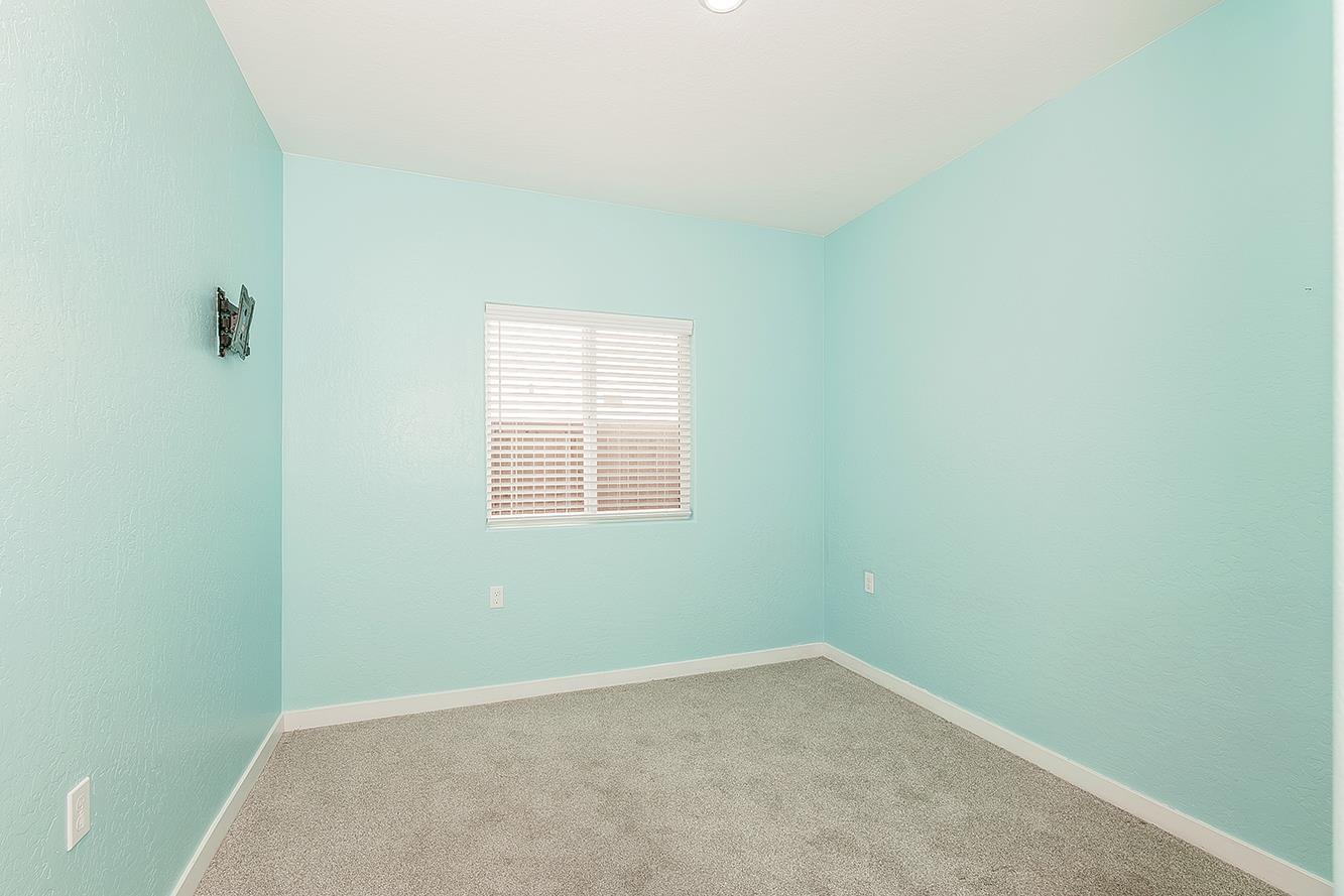 1021 Plum Tree Ave, Clovis, CA 93619