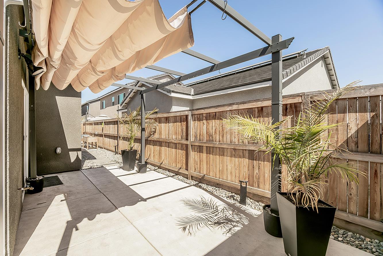 1021 Plum Tree Ave, Clovis, CA 93619