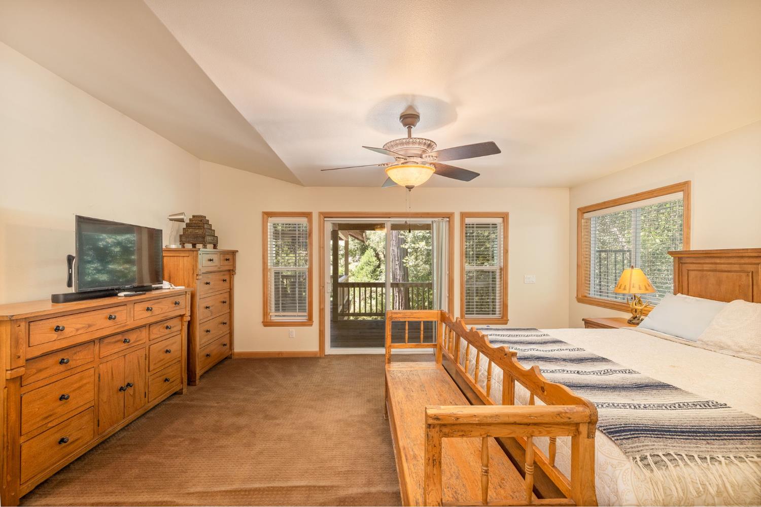 39964 N Cedar Vista Circle, Bass Lake, CA 93604
