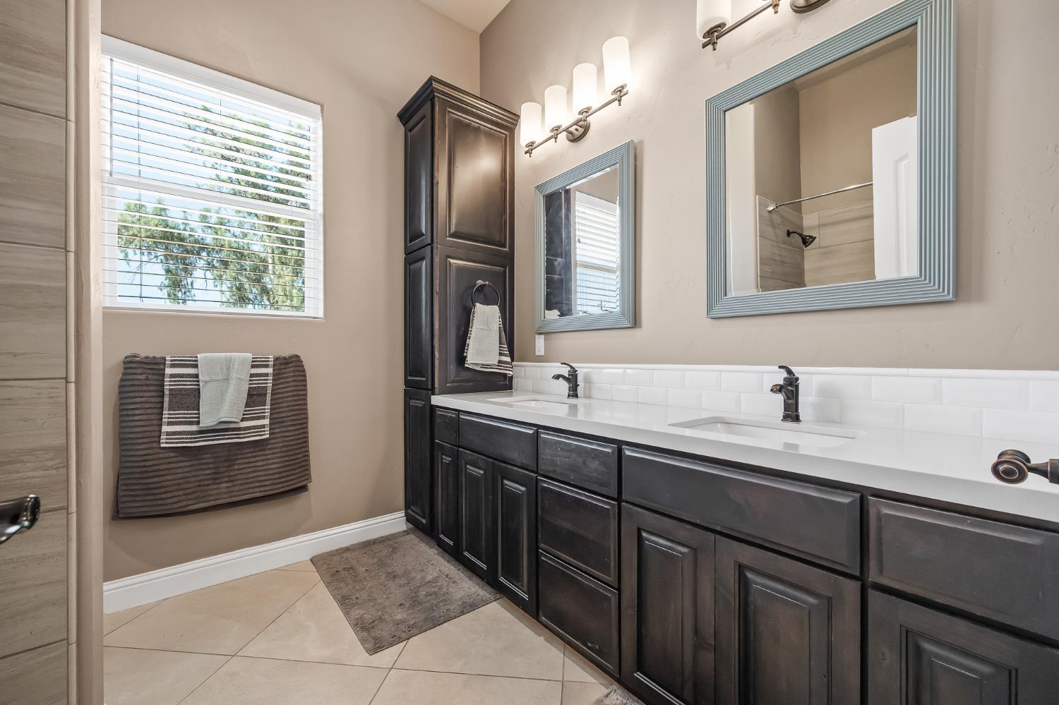 3775 N Indianola Ave, Sanger, CA 93657
