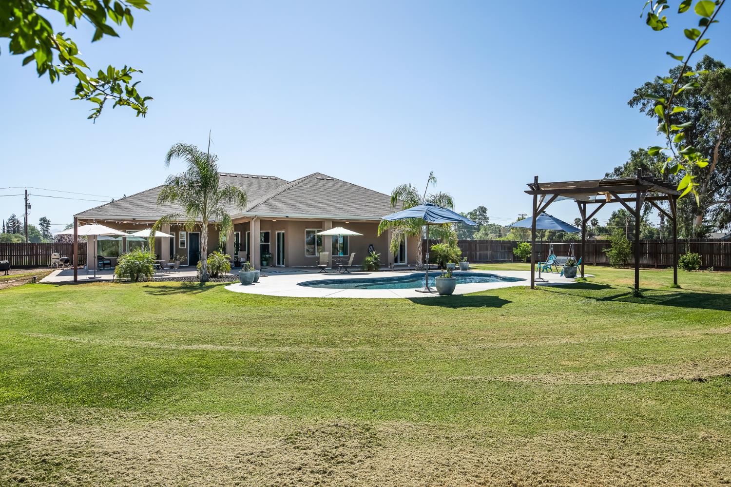 3775 N Indianola Ave, Sanger, CA 93657