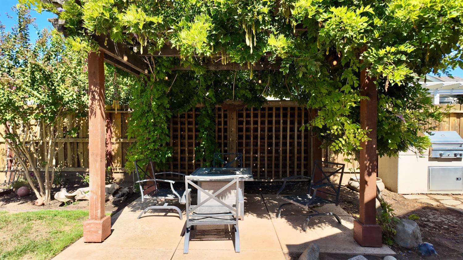 2297 S Adrian Ave, Fresno, CA 93727