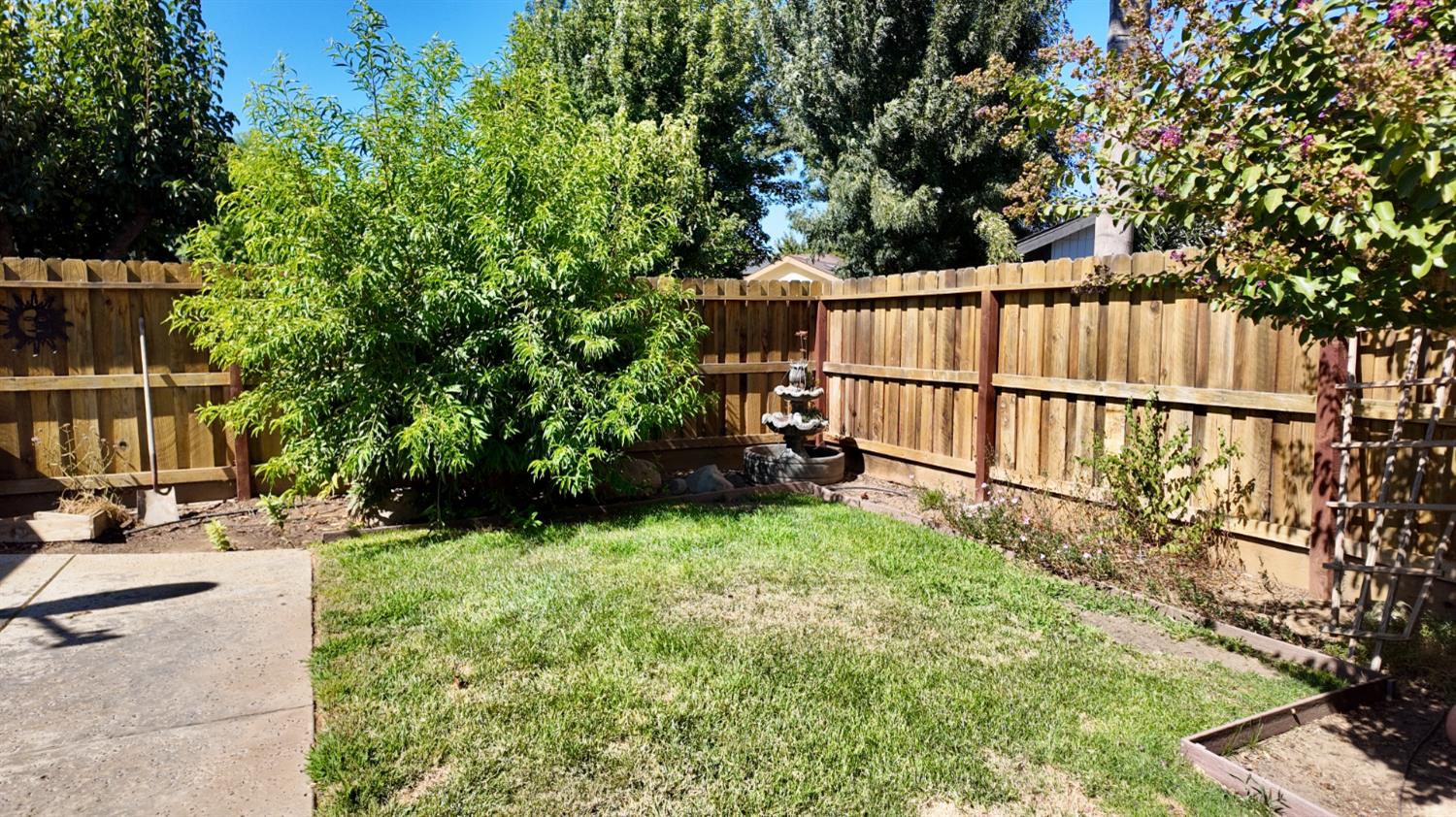 2297 S Adrian Ave, Fresno, CA 93727