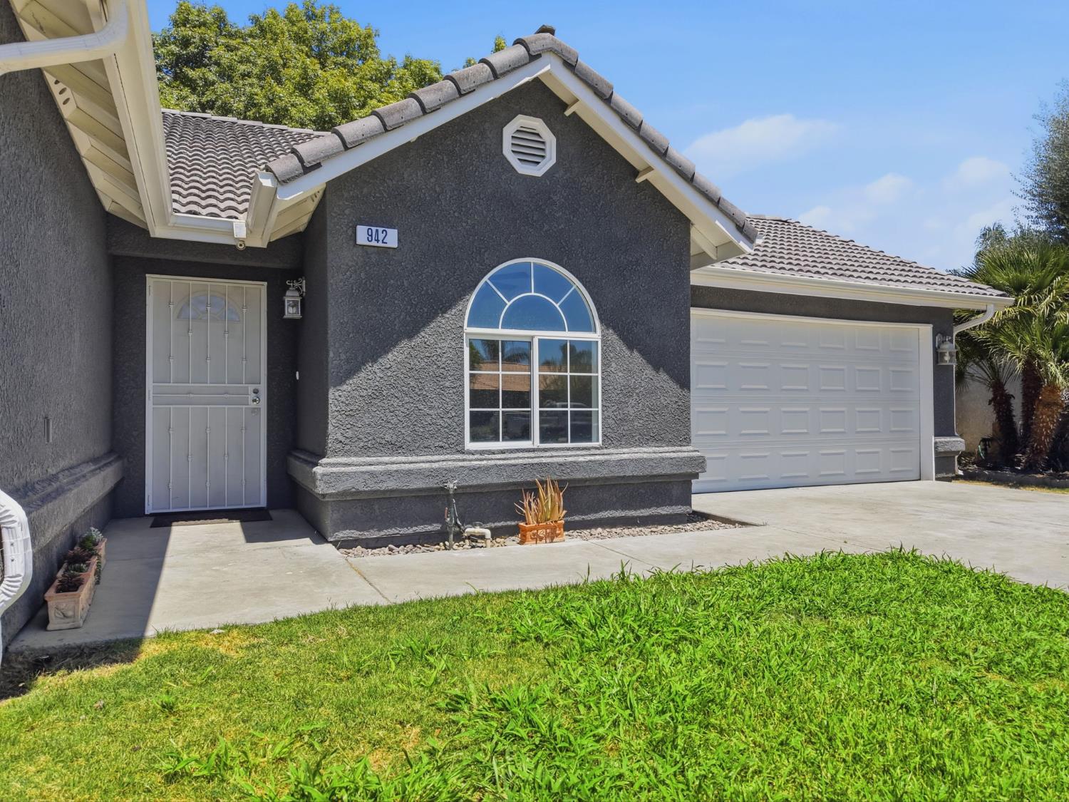 942 Boxwood Ln, Lemoore, CA 93245