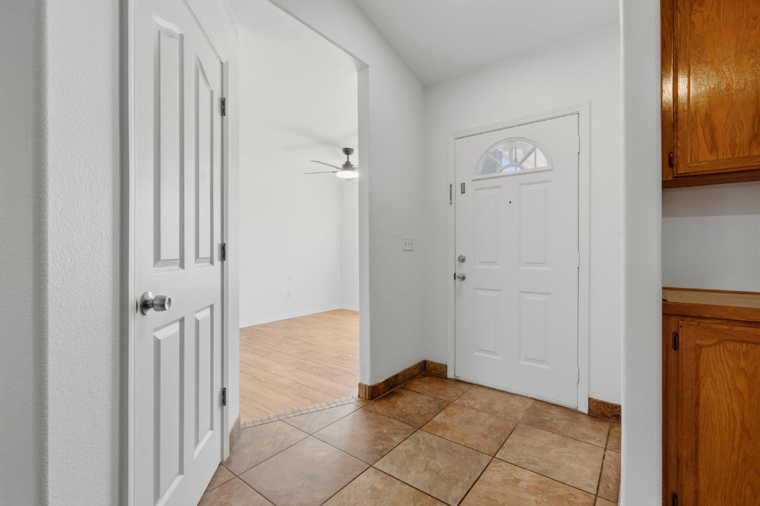 942 Boxwood Ln, Lemoore, CA 93245