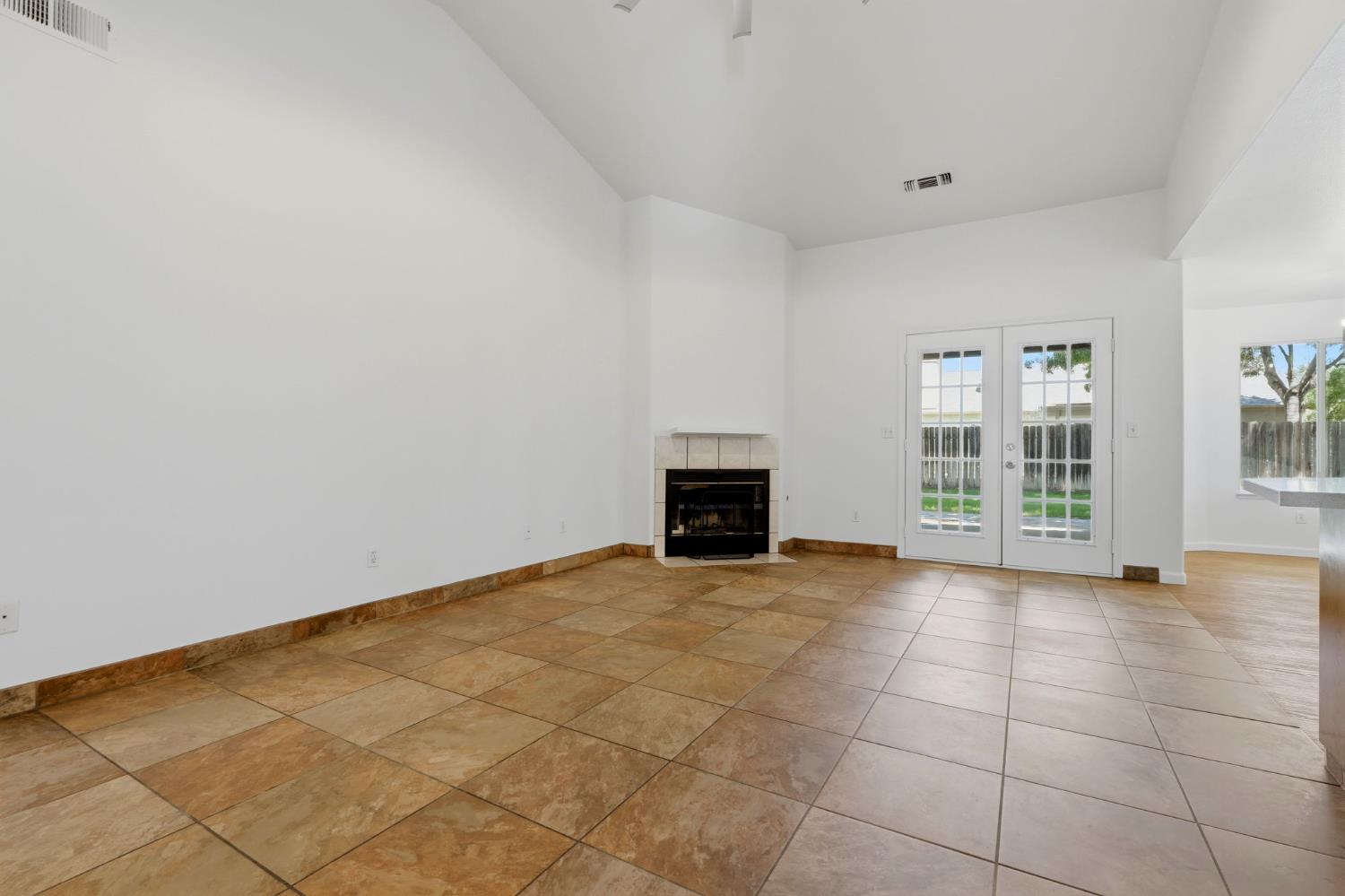 942 Boxwood Ln, Lemoore, CA 93245