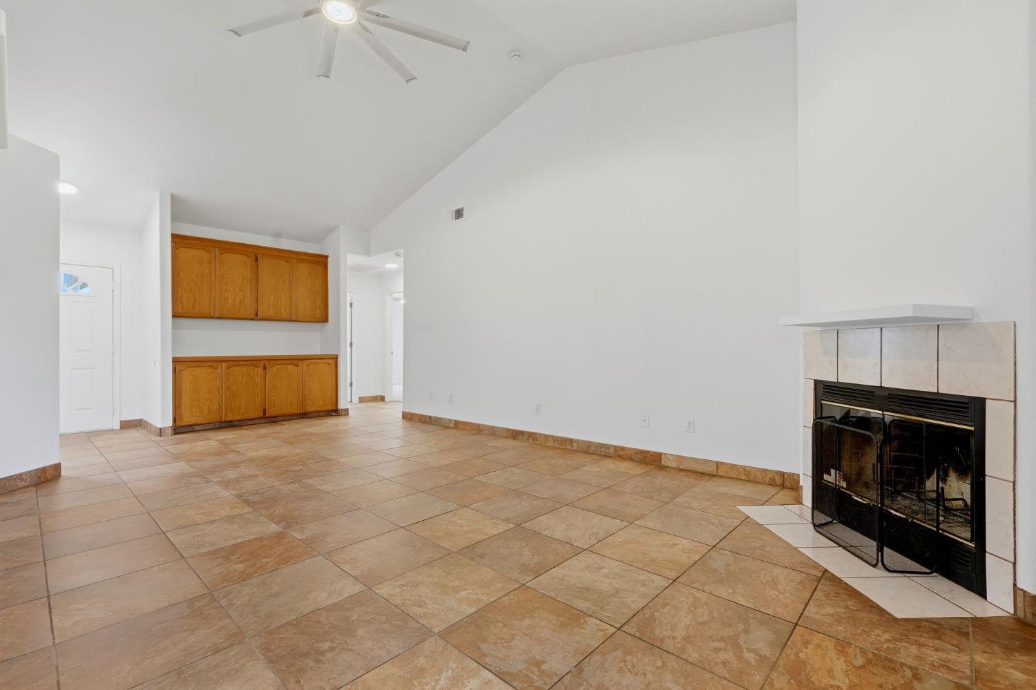 942 Boxwood Ln, Lemoore, CA 93245