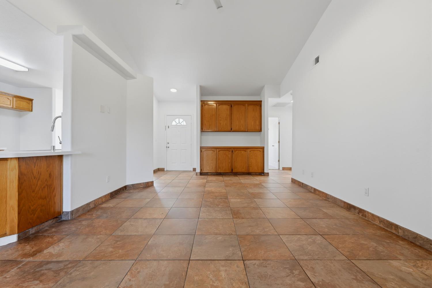 942 Boxwood Ln, Lemoore, CA 93245