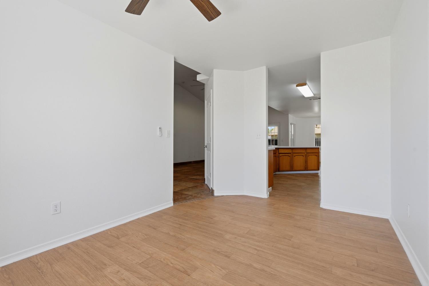 942 Boxwood Ln, Lemoore, CA 93245