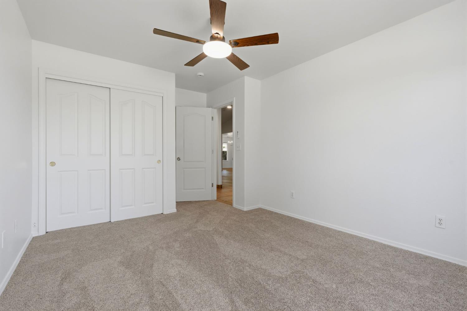 942 Boxwood Ln, Lemoore, CA 93245