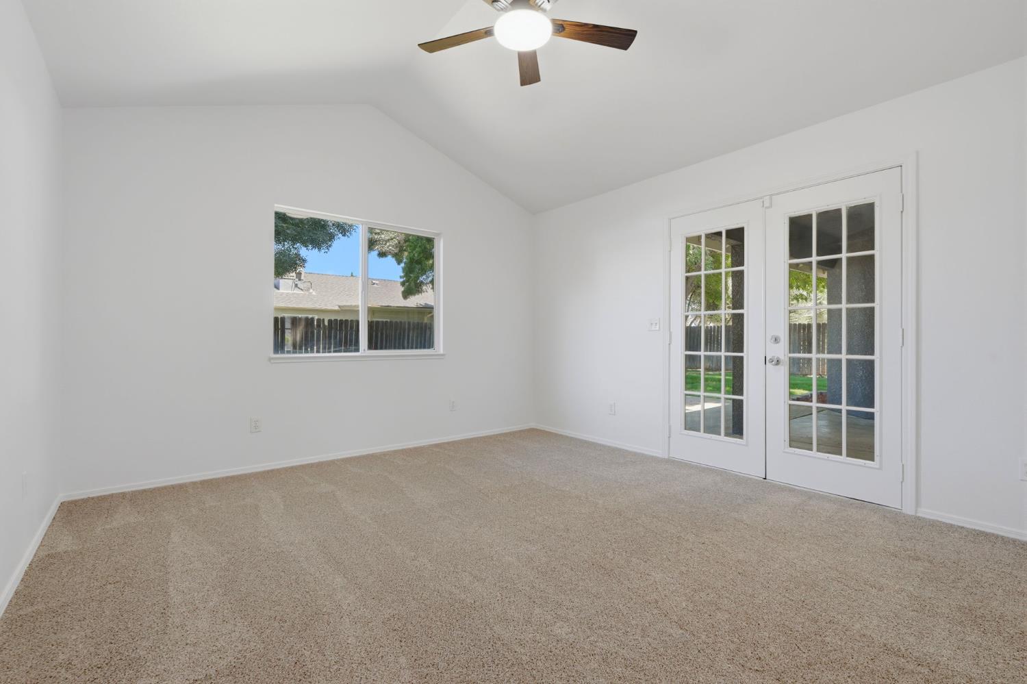 942 Boxwood Ln, Lemoore, CA 93245