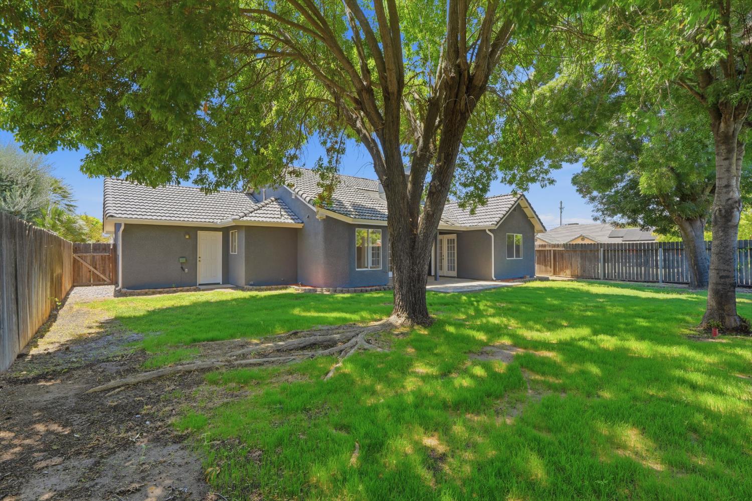 942 Boxwood Ln, Lemoore, CA 93245
