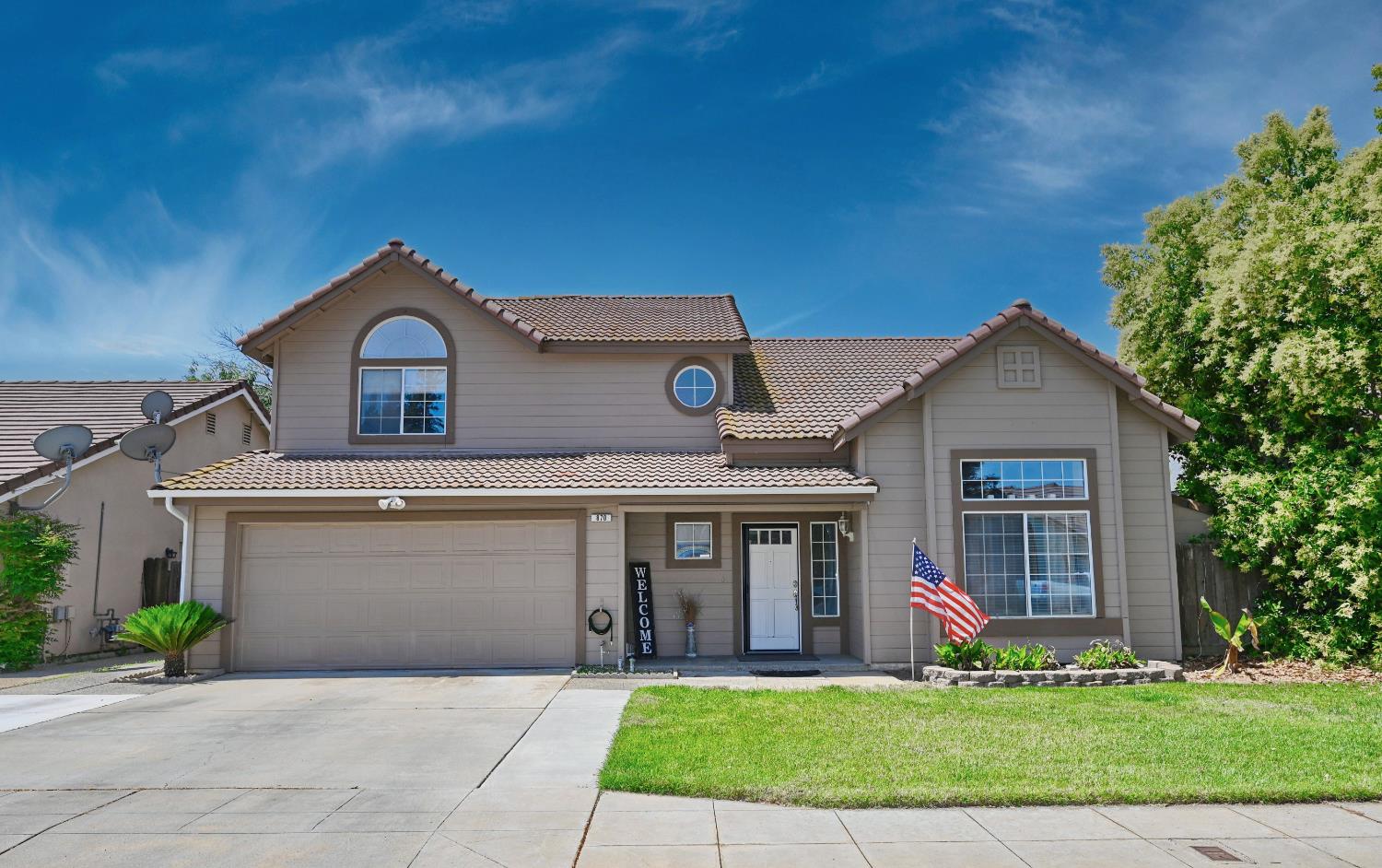 870 N Bush Ave, Clovis, CA 93611