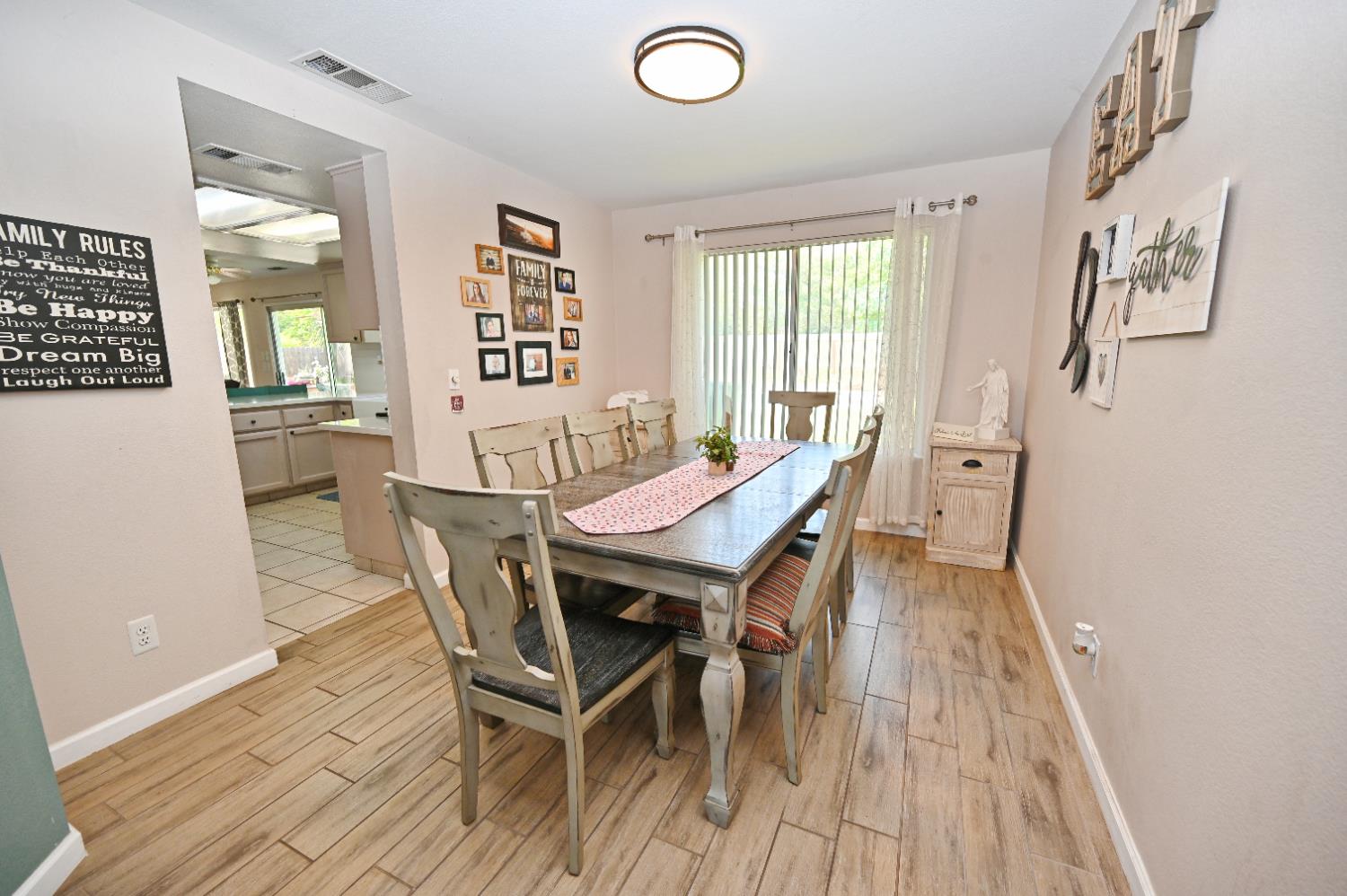 870 N Bush Ave, Clovis, CA 93611