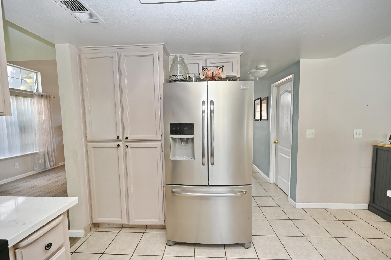 870 N Bush Ave, Clovis, CA 93611