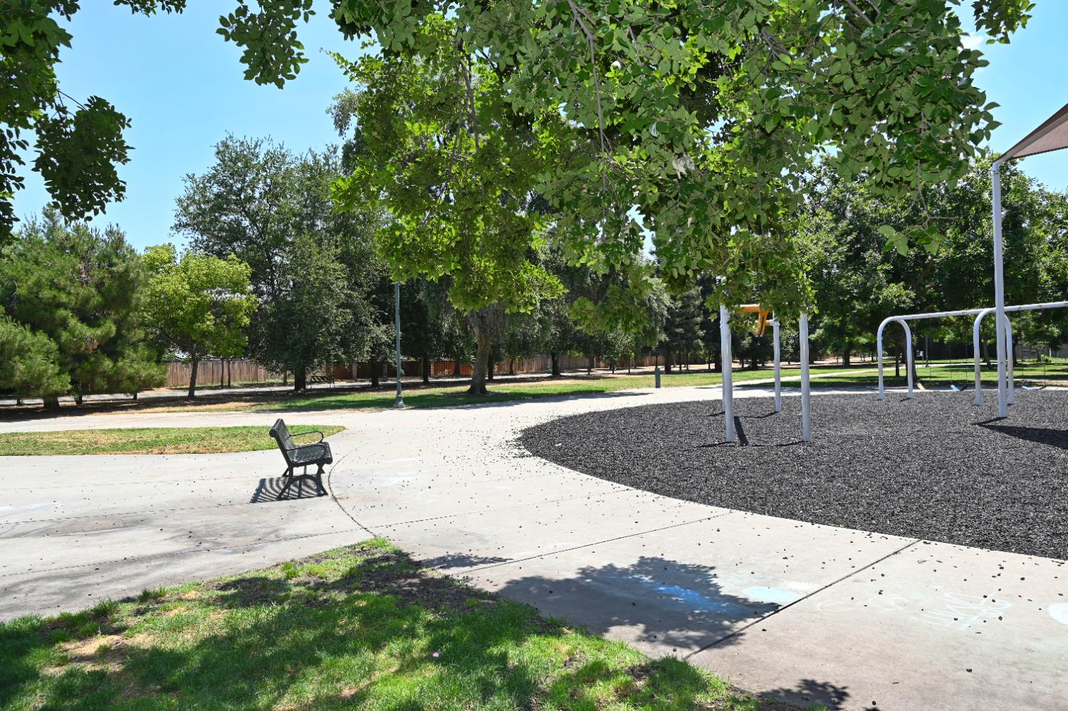870 N Bush Ave, Clovis, CA 93611