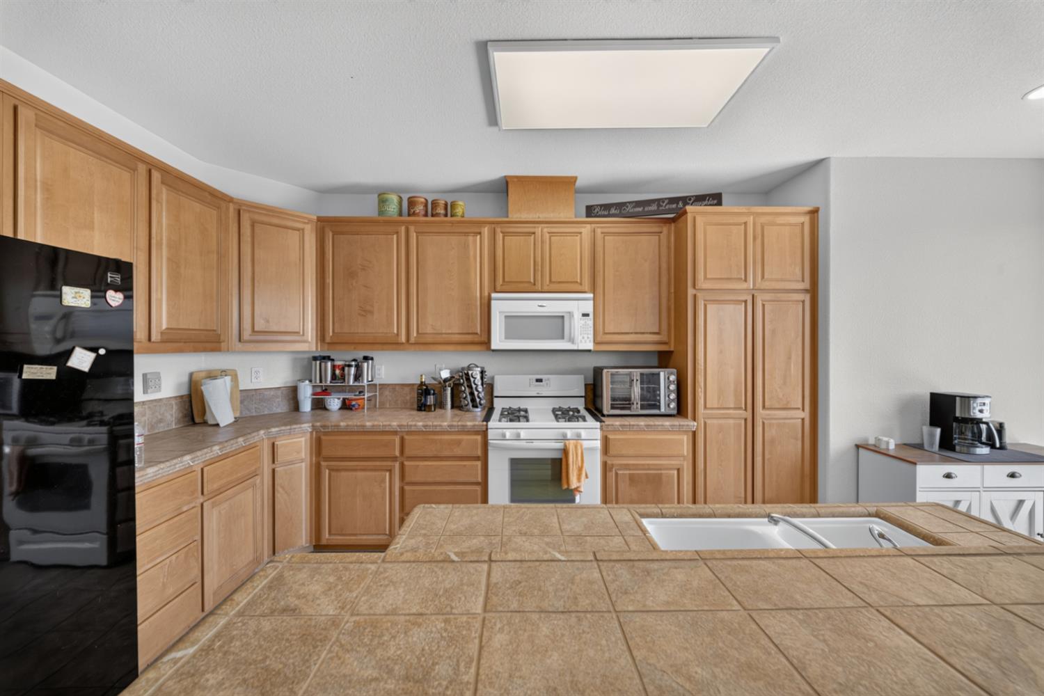 953 Chianti Cir, Coalinga, CA 93210