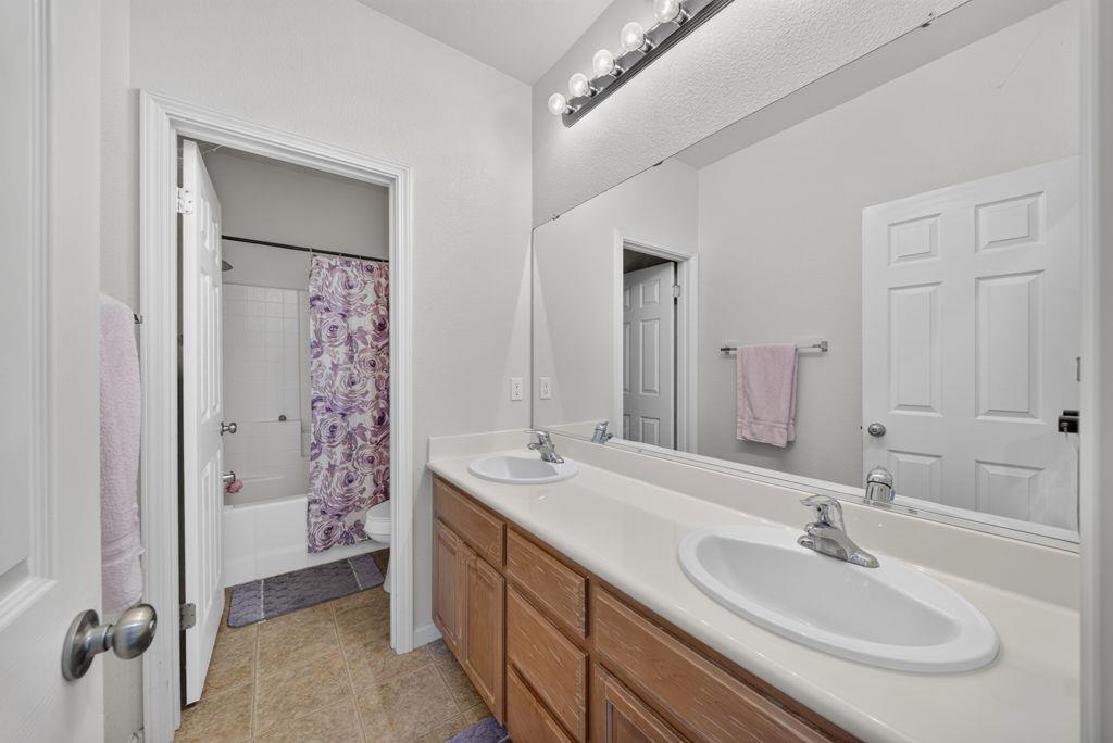 953 Chianti Cir, Coalinga, CA 93210