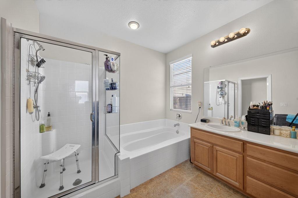 953 Chianti Cir, Coalinga, CA 93210