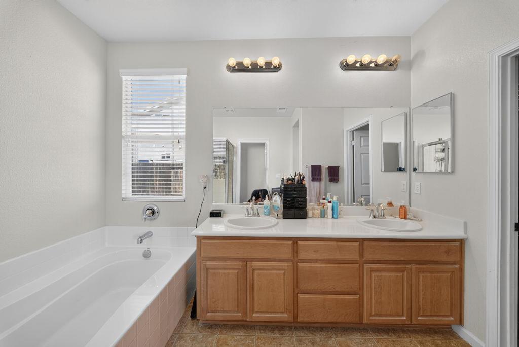 953 Chianti Cir, Coalinga, CA 93210