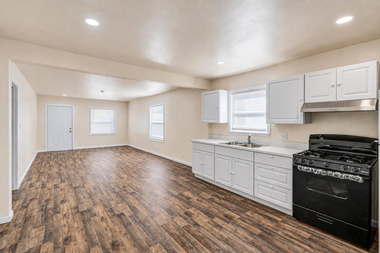 828 W 23rd St, Merced, CA 95340