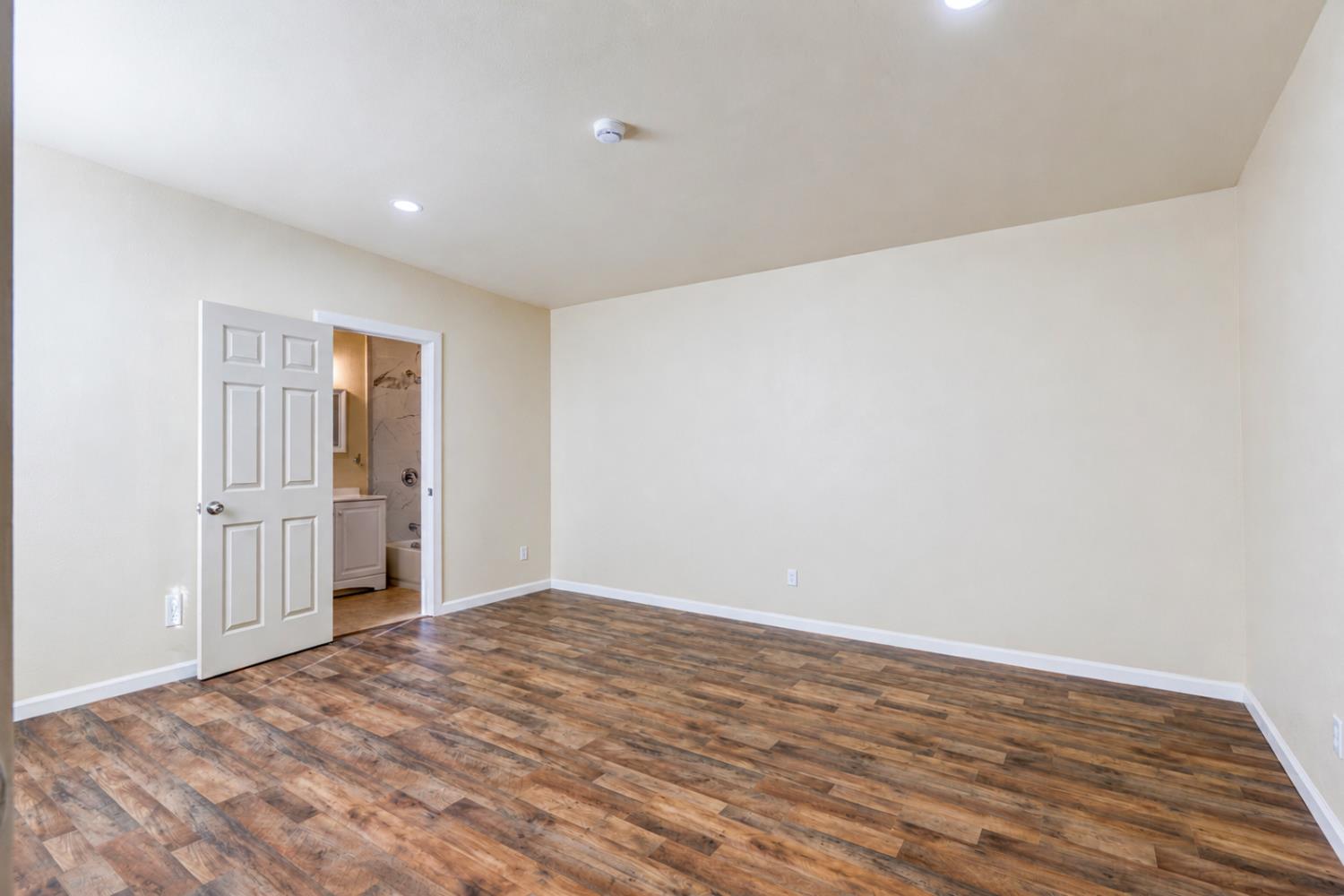828 W 23rd St, Merced, CA 95340