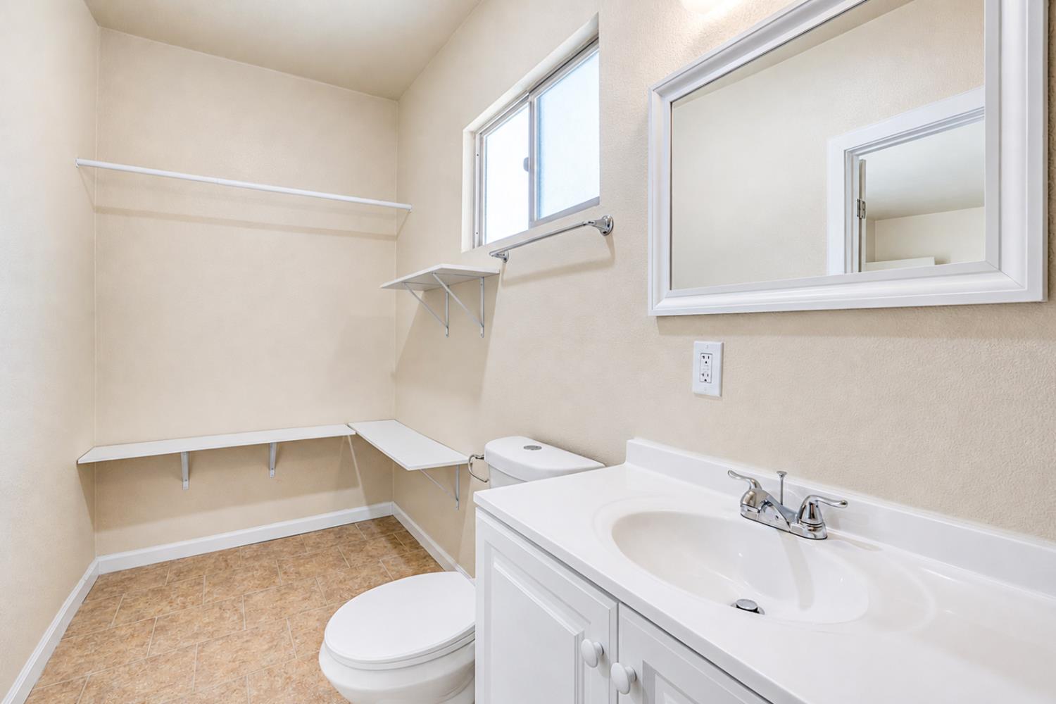 828 W 23rd St, Merced, CA 95340